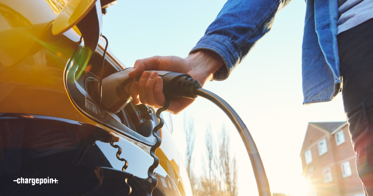 Plugging to charge an EV car