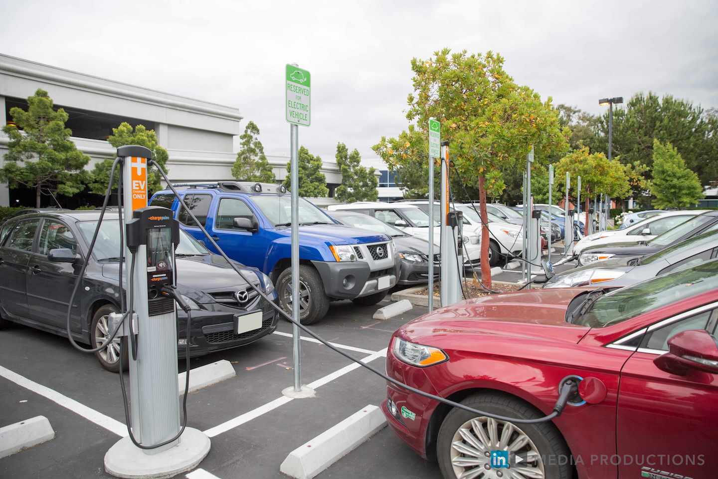 LinkedIn pioneers the future of work with ChargePoint EV charging