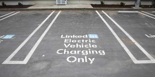 Parkplätze bei LinkedIn für E-Autos
