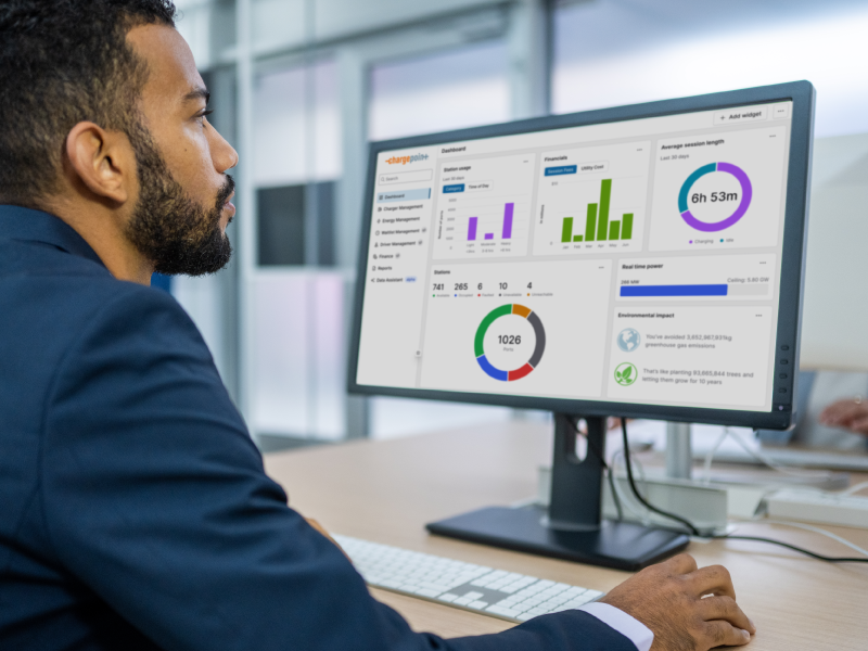 Person using the ChargePoint CMS